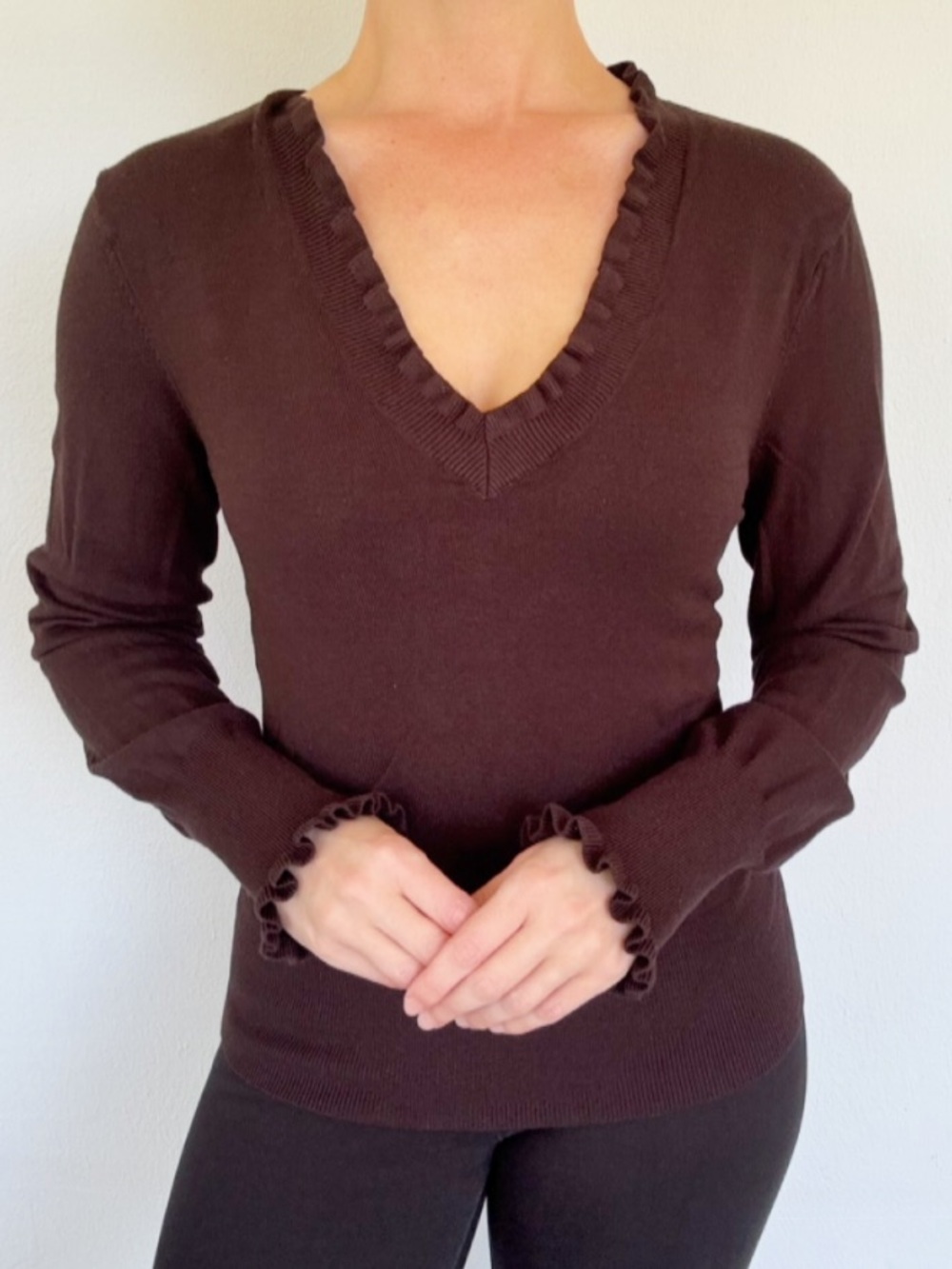 Chaus dark chocolate brown ruffle trim v-neck sweater size medium